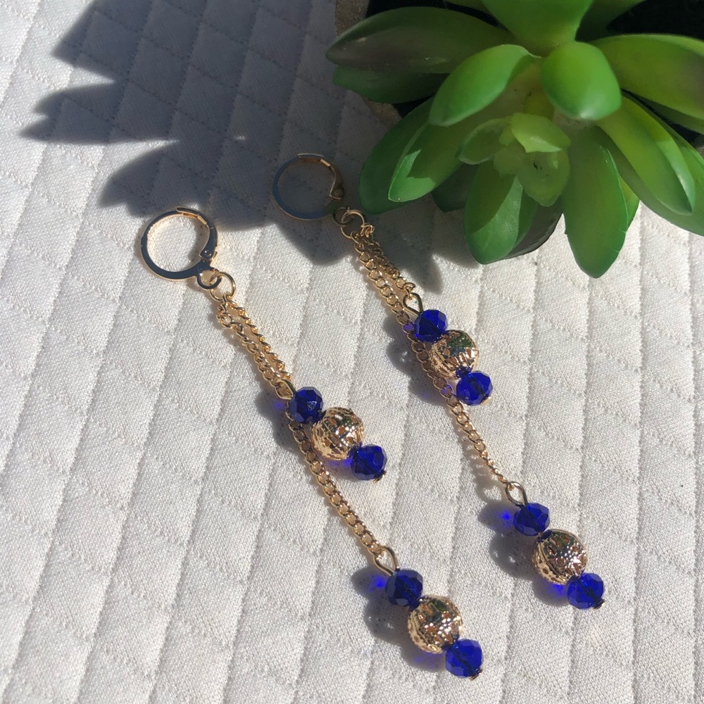 Super fun lightweight beautiful earrings 💙